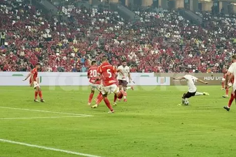 هرب من الرقابة الدفاعية بلمسة واحدة.. لاكاي يسجل هدف التعادل لسيراميكا أمام الأهلي (فيديو)